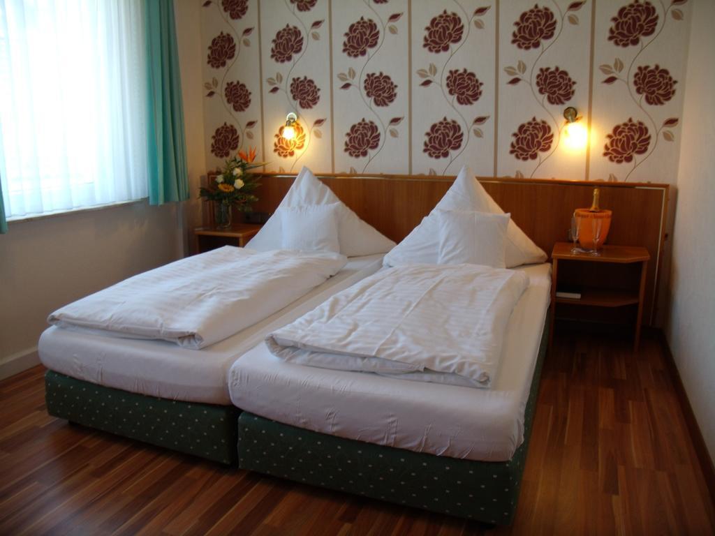 Landhotel Zum Niestetal Zimmer foto